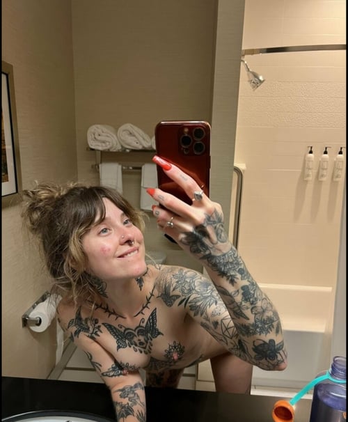 I do accept cash payments also 🍆
