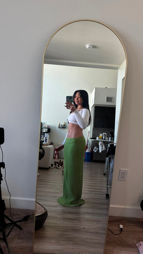 Your typical asian available for hook up and massage 💦👅👅💦