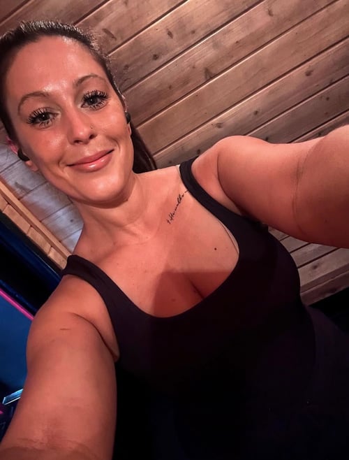 I’m a professional masseuse and I’m giving the best of me to anyone who wants the best for themselve