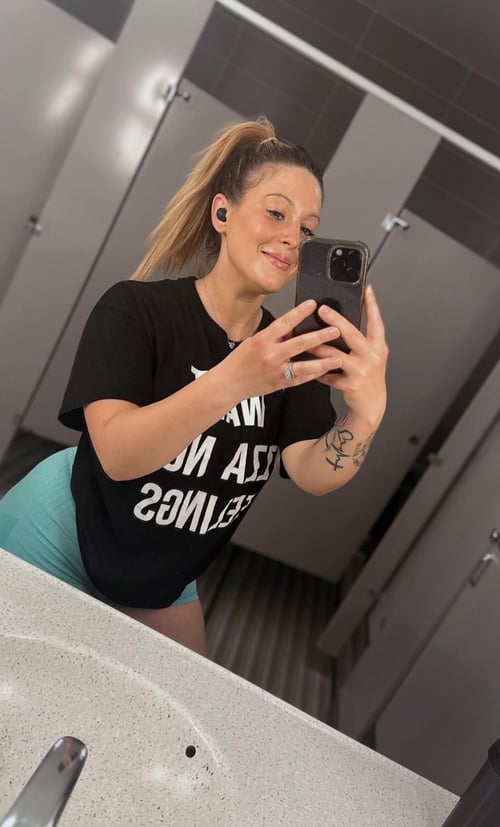 I’m a professional masseuse and I’m giving the best of me to anyone who wants the best for themselve