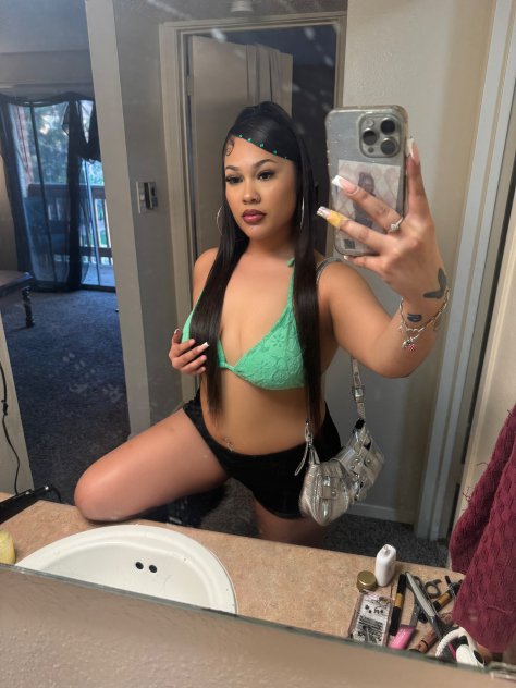 Upscale Latina bombshell 🥰