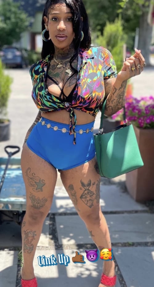 AVAILABLE FOR HOOKUP, HMU 🤙👅😈🥰