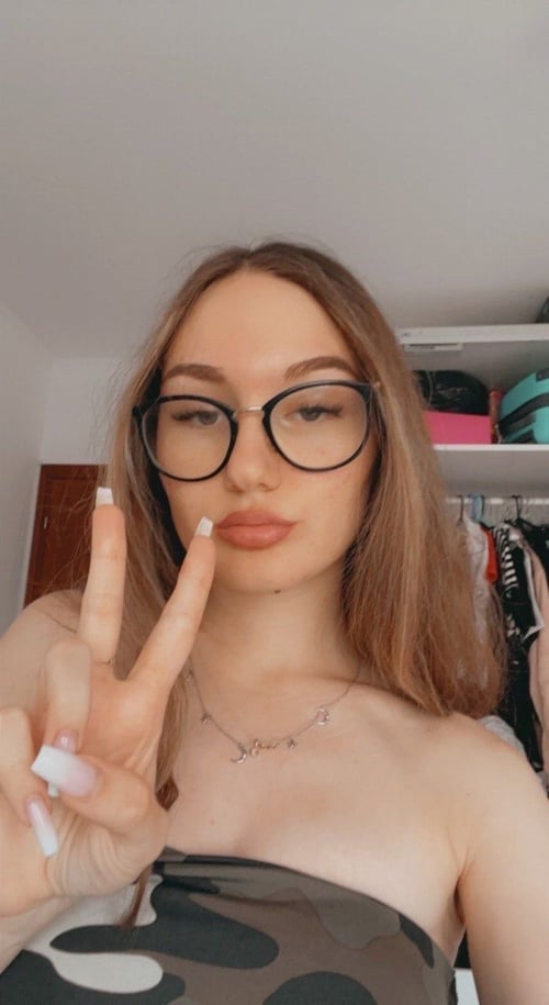 Discreet sex with Caucasian sexy girl