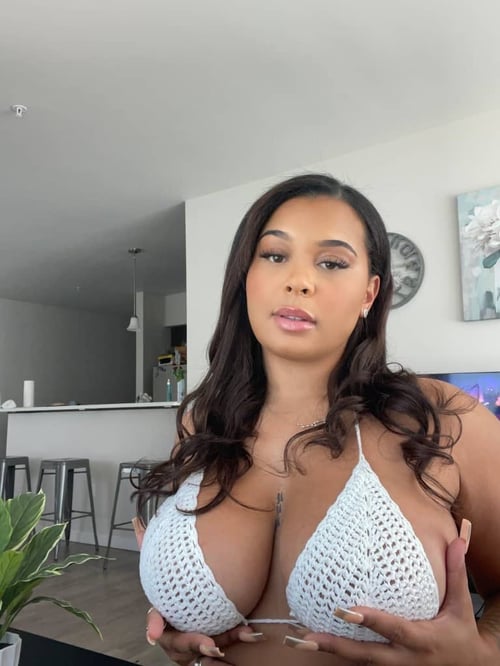 Am a female escort ๐๐am down to fuck also sell my sexy nudes and video