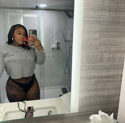 AVAILABLE FOR HOOKUP. HMU 🤙🏾👅😈🥰