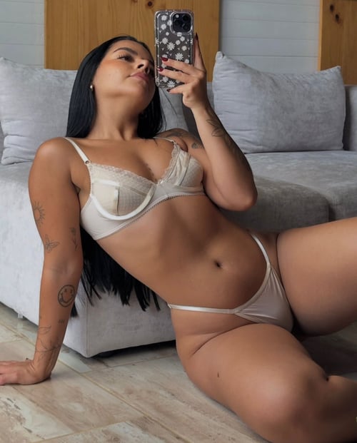 Only Cash  hottie Emma is available to get naughty for you 24/7 text +1 (640)-888-9003
