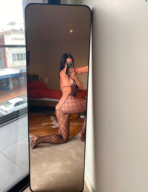 Sexy brunette 👱♀️wants Raw Sex👅💦😝🍑Hookup:hitme on snap - t.annah012