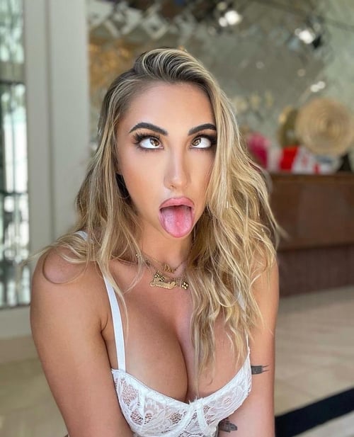 I’M AVAILABLE FOR HOOKUPS AND HOT
