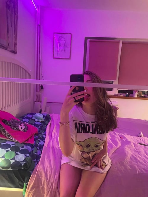 Discreet sex with Caucasian sexy girl