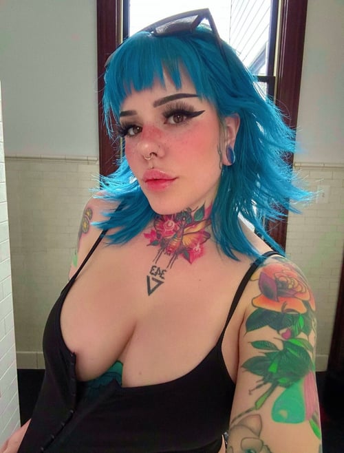 HMU 🤙 I’m Available all day and night let’s have some fun 🤩