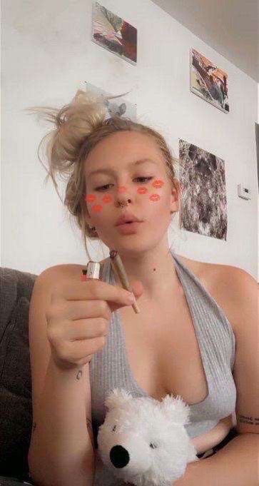 Discreet sex with Caucasian sexy girl