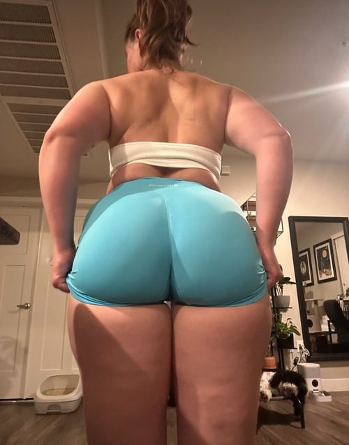 I’m available for both incalls and outcalls 24/7… HMU for my rates
