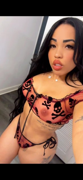 Chica latina caliente lista para travesuras🫣