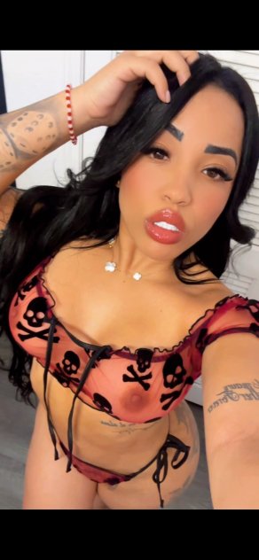 Chica latina caliente lista para travesuras🫣