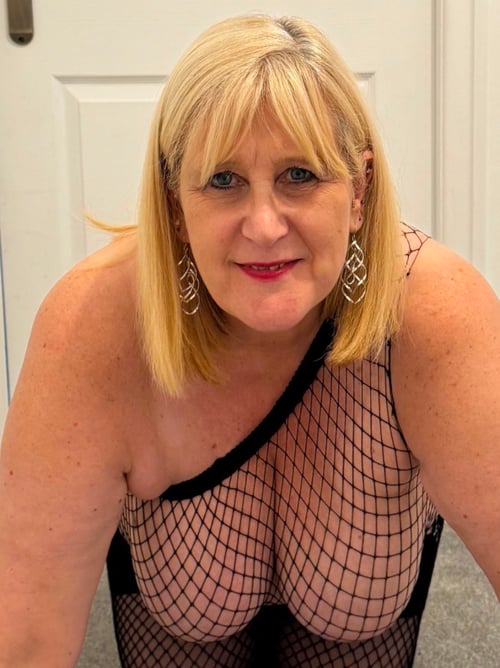 A truly filthy MILF ready to fulfil your every fantasy. Mature, sexy and very horny 59 year old.