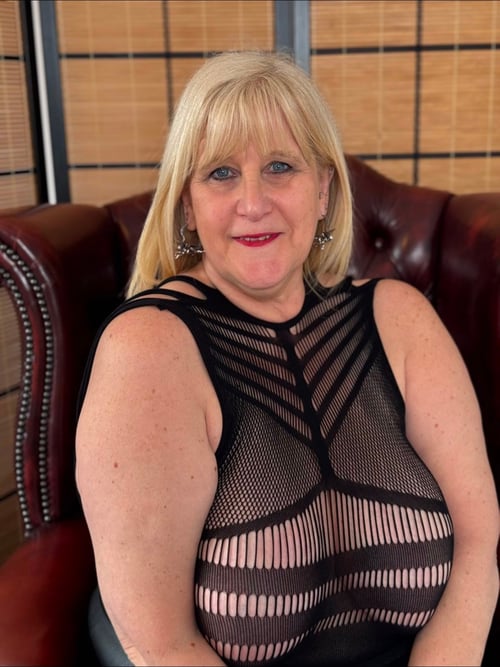 A truly filthy MILF ready to fulfil your every fantasy. Mature, sexy and very horny 59 year old.