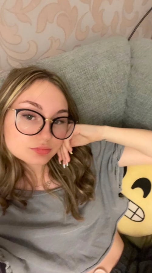 Discreet sex with Caucasian sexy girl
