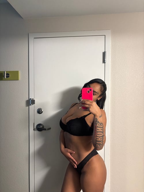 Sexy mixed breed Back In Town โญ๏ธโญ๏ธโญ๏ธโญ๏ธโญ๏ธAvailable 24/7 ! Waldorf area