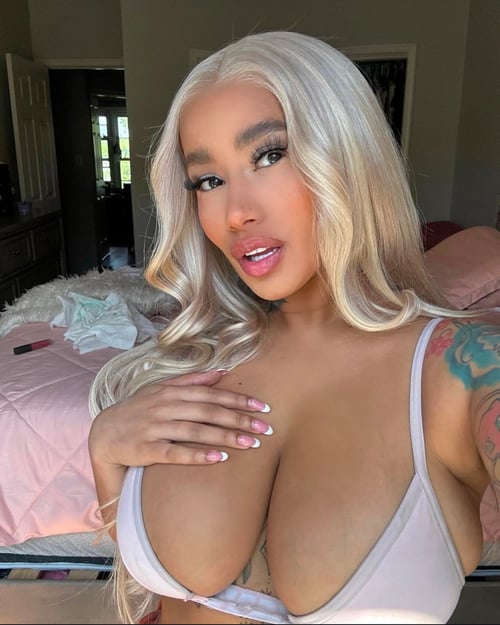 DTF๐๐ and I do massage Hit me up on snap zenny20247959 or telegram @oliv_101