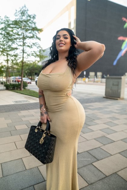 Tatted highly reviewed busty with big booty