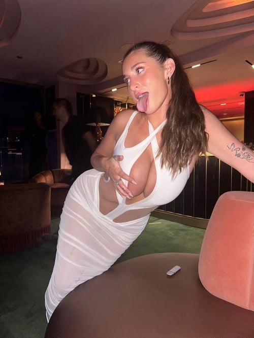Let’s ignite the night and create unforgettable pleasures together… don’t be shy, come find me 😉🔥