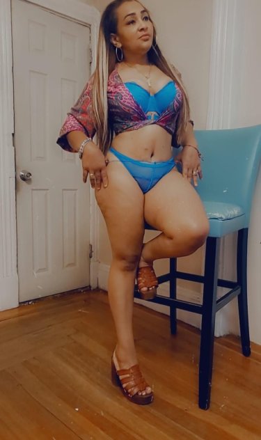Linda latina disponible