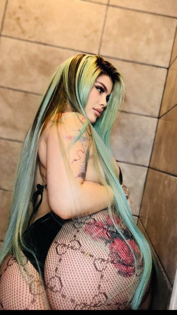 Latina bien caliente disponible 24/7