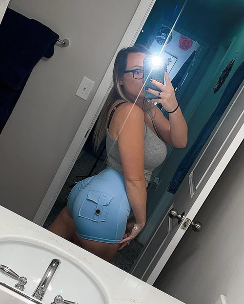 Are you stressed and need Some hot? I’m a mature girl, I love squirting 💦