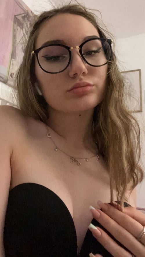 I’m available to satisfy your sexual pleasure (sweet pu**y and a good squirter)