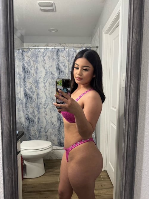 I’m available for hookup, it’s your girl Debbie bby text me if you’re ready