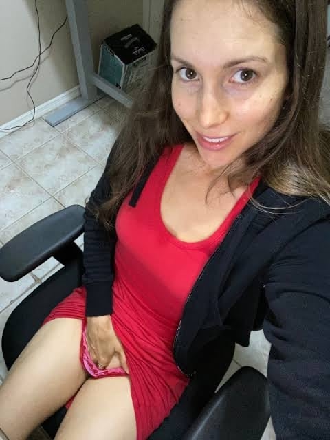 Are you stressed and need Some hot reliever? Wanna have fun 🔞💦