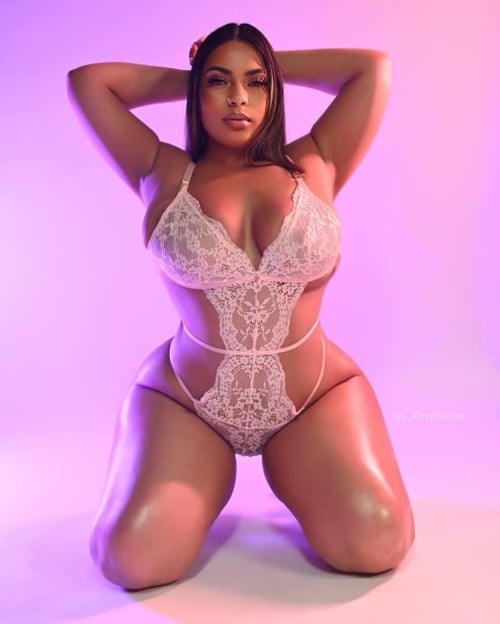 Sexy girl available for any meeting, call me anytime.