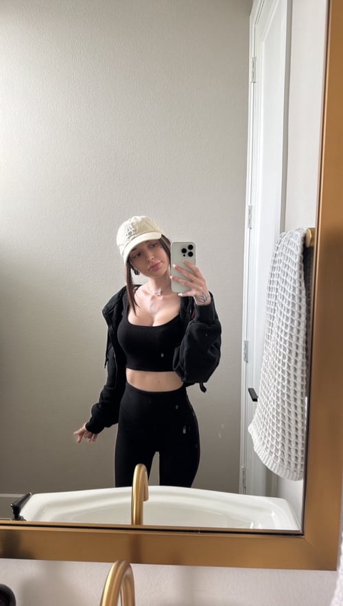 HMU  on telegram 🫰 at tamber322 or text me on my number +1 281-609-0497 I’m down for fun only