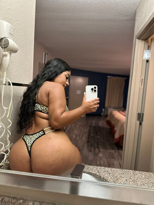 Latina Caliente Recién llegada a la Ciudad