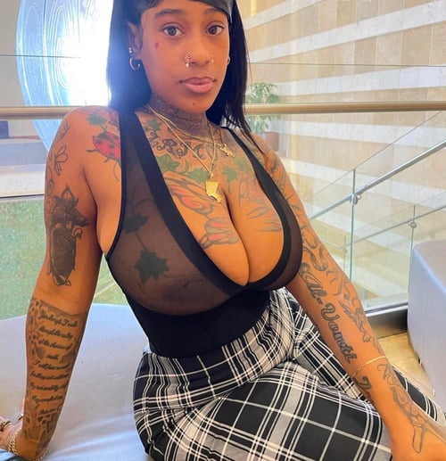 AVAILABLE FOR HOOKUP. HMU 🤙🏾👅😈🥰