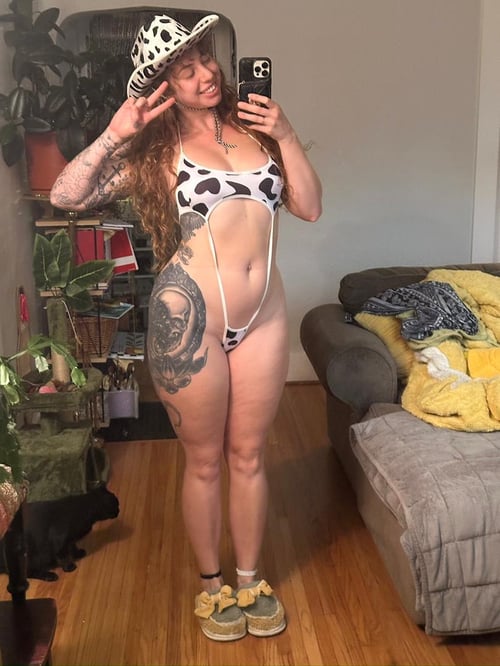 I’m a professional sexworker🍑 who is always ready and available for f**k I squirt 💦 ,🍆🍑💦 hardco