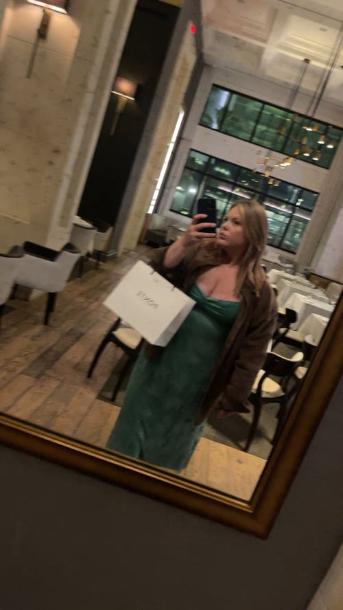 Plus size babe with big juicy booty looking for you!