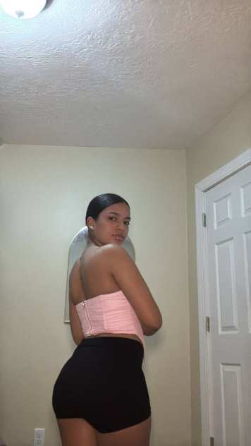 I'm Colombian, money cash call me🥰😍😛