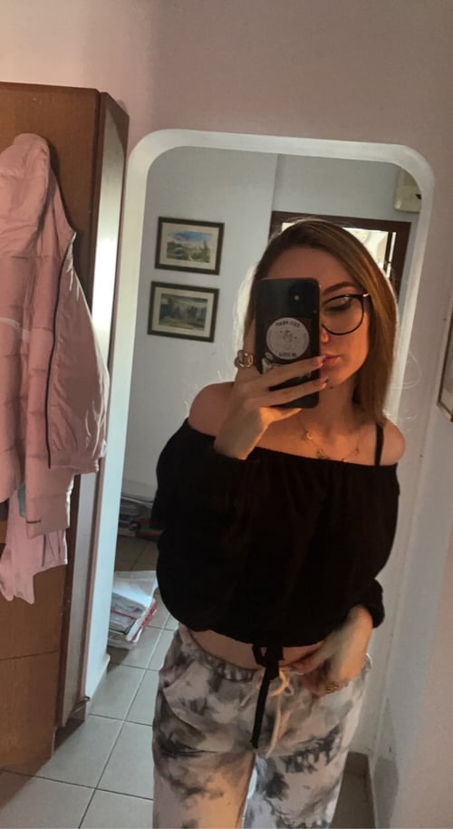 Discreet sex with Caucasian sexy girl