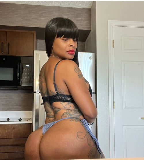 💕😈 ready to be treated like a king👑