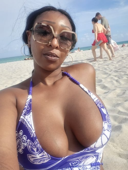 Hey Portland Amina is here to please!