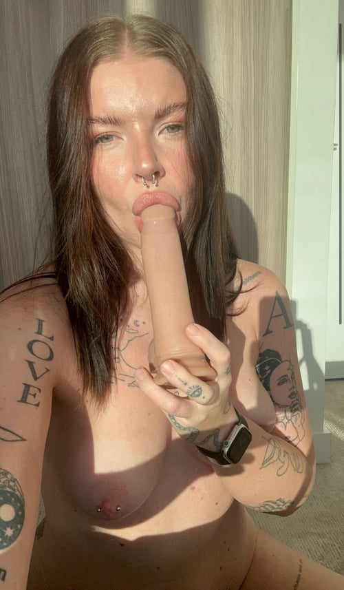 Sexy brunette 👱♀️wants Raw Sex👅💦😝🍑Hookup:hitme on snap - t.annah012