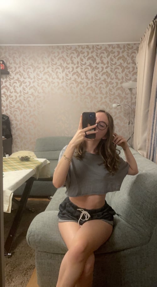 Discreet sex with Caucasian sexy girl