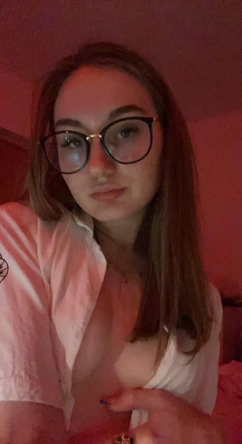 Discreet sex with Caucasian sexy girl